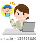 GPSで子供を見守る女性　イラスト 139613880