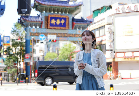 横浜中華街を旅する可愛い女性 横浜中華街を旅する可愛い女性 139614637
