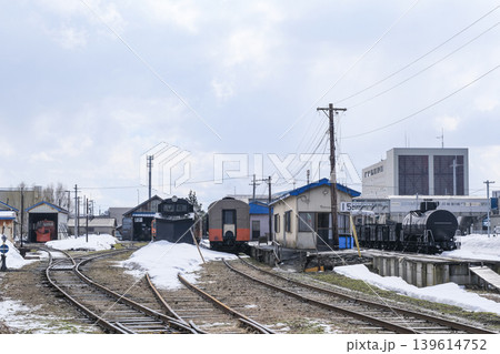 津軽五所川原駅構内に停まる車両群 139614752