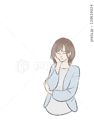 不調に悩む女性 腕組みをして悩む女性 不調に悩む女性 腕組みをして悩む女性 139616024