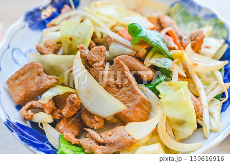 味付け鶏肉の野菜炒め　 139616916