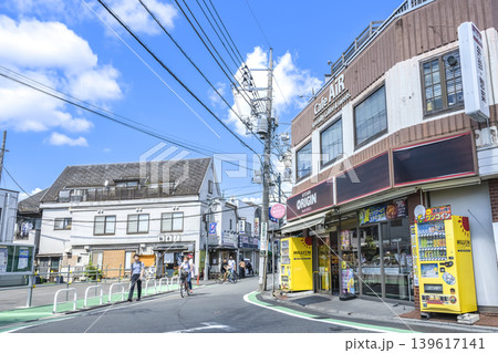 東京都調布市の都市風景　柴崎駅北口商店街 139617141