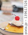 スイーツのプリンに盛られたホイップクリームとサクランボ 139617326
