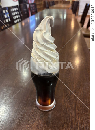 ソフトクリーム多めのコーヒーフロート 139618039