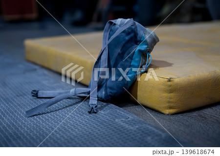 Blue climbing chalk bag . Essential rock climbing accessory used for holding magnesia to keep hands dry during climbing, bouldering, or indoor gym training. Blue climbing chalk bag . Essential rock climbing accessory used for holding magnesia to keep hands dry during climbing, bouldering, or indoor gym training. 139618674
