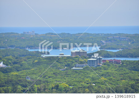 《三重県》新緑の横山展望台・英虞湾の海岸線 《三重県》新緑の横山展望台・英虞湾の海岸線 139618915