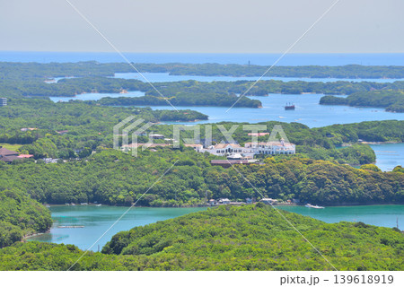 《三重県》新緑の横山展望台・英虞湾の海岸線 139618919