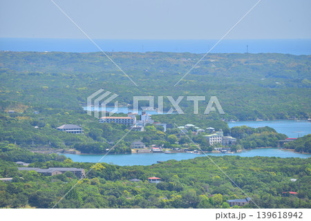 《三重県》新緑の横山展望台・英虞湾の海岸線 《三重県》新緑の横山展望台・英虞湾の海岸線 139618942