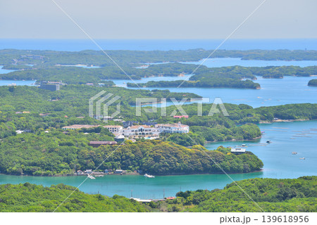 《三重県》新緑の横山展望台・英虞湾の海岸線 139618956