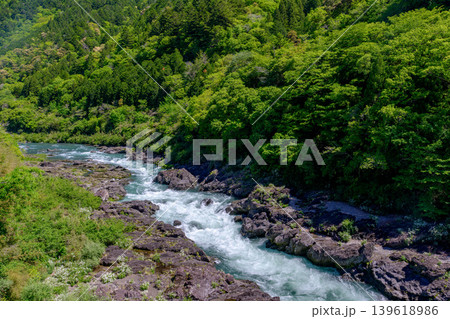 八百とどろ 四万十川水系の急流と奇岩が織りなす渓谷風景 八百とどろ 四万十川水系の急流と奇岩が織りなす渓谷風景 139618986
