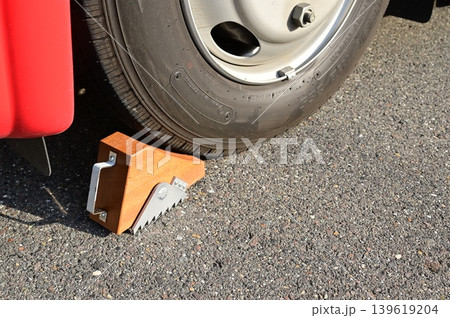 木目調の車止め（タイヤストッパー） 139619204