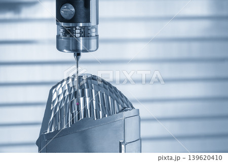 Quality control of a headlight reflection mold on a CNC milling machine using a high-precision touching probe. 139620410
