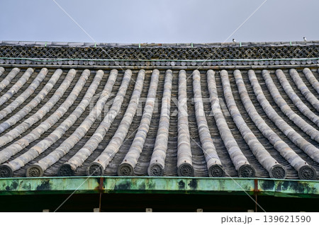 The roof of nijo jo castle, Kyoto, Japan. World Heritage Site. Roof tile pattern. Major tourist attraction in Kansai region in Japan. Japan famous historic architecture. Building exterior. 139621590