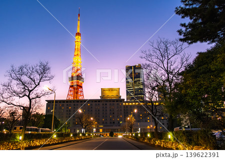 東京都港区 マジックアワーの空に映える東京プリンスホテルと東京タワー・麻布台ヒルズの夕景 東京都港区 マジックアワーの空に映える東京プリンスホテルと東京タワー・麻布台ヒルズの夕景 139622391