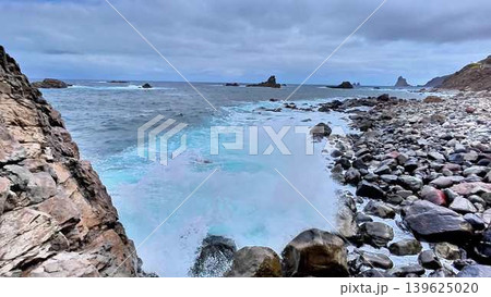 Experience the Serene Coastal Views, featuring a Rocky Shoreline and beautiful Turquoise Waves Experience the Serene Coastal Views, featuring a Rocky Shoreline and beautiful Turquoise Waves 139625020