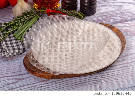 Vietnamese rice paper sheets with fresh cooking...の写真素材 [139625449] - PIXTA
