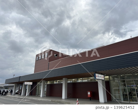 青森県青森市の本州最北端の地方管理空港の青森空港です。 139625452