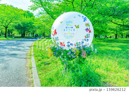 東京 足立区 舎人公園 噴水周辺の丸いライト 東京 足立区 舎人公園 噴水周辺の丸いライト 139626212