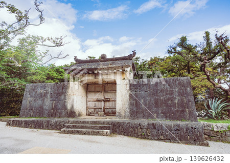 沖縄　園比屋武御嶽石門 139626432