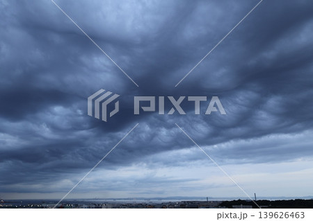 暗雲近づく 暗雲近づく 139626463