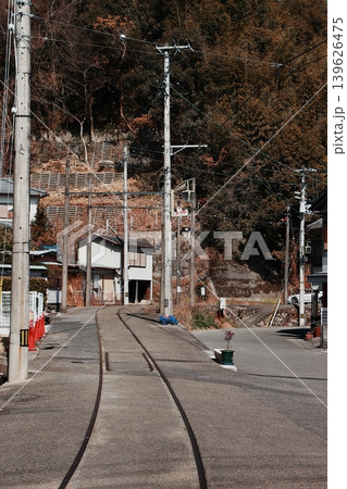 鉄路時代の風景を色濃く残す土佐電鉄旧伊野車庫への引き込み線跡 139626475