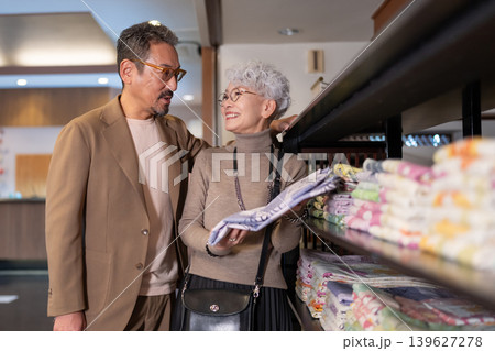 旅行するシニア夫婦 撮影協力:伊東緑涌 旅行するシニア夫婦 撮影協力:伊東緑涌 139627278