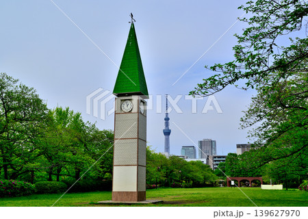 東京都 猿江恩賜公園 時計塔と東京スカイツリー 東京都 猿江恩賜公園 時計塔と東京スカイツリー 139627970