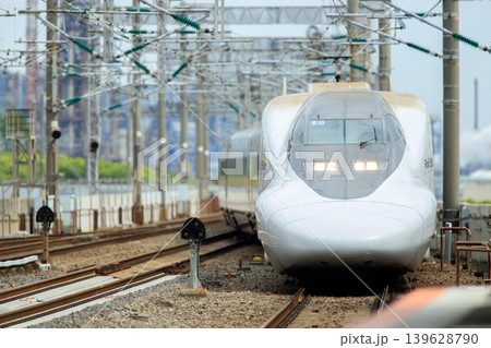 徳山駅に入線する700系「レールスター」(JR西日本) 徳山駅に入線する700系「レールスター」(JR西日本) 139628790