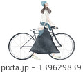 自転車と街を歩くナチュラルファッションの女性 139629839