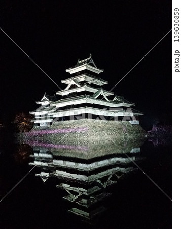 水面に反射する夜の松本城 (AI加工なし) Matsumoto Castle - Night -  139630859