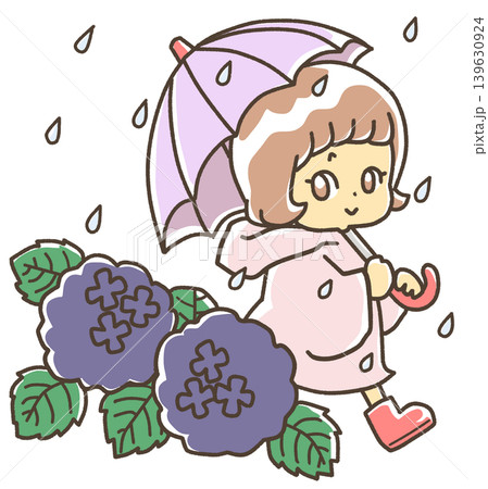 アジサイを横目に雨の中傘と雨合羽でお散歩する子ども 139630924