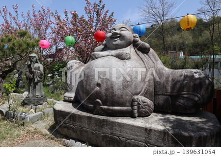 韓国の寺院の布袋様 韓国の寺院の布袋様 139631054