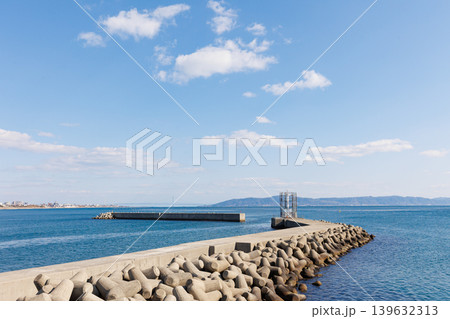 江井ヶ島港の防波堤(兵庫県明石市) 江井ヶ島港の防波堤(兵庫県明石市) 139632313