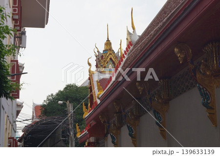 タイ バンコク  ワット・パクナムの路地 139633139