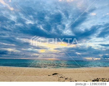 トンガ王国にある無人島 タウ島の朝日　Tau Island, Tonga 139633859