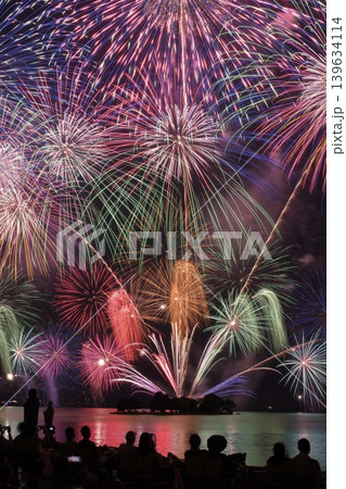 松江水郷祭 湖上花火 水面に映る花火 松江水郷祭 湖上花火 水面に映る花火 139634114