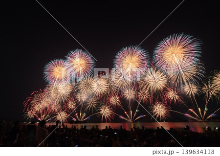 松江水郷祭 湖上花火 水面に映る花火 松江水郷祭 湖上花火 水面に映る花火 139634118