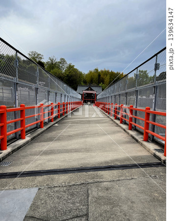 闘鶏野神社 名神高速道路を渡る参道 阿武山・今城塚古墳コース 闘鶏野神社 名神高速道路を渡る参道 阿武山・今城塚古墳コース 139634147