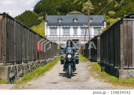 栃木県足尾の古い洋館とバイク 139634542