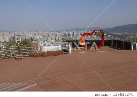 韓国　臥龍山の展望台 139635270
