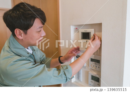 40‑something worker 40‑something worker 139635515