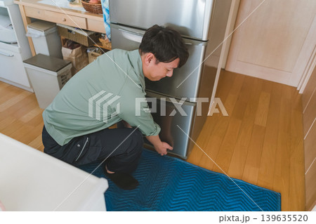 40‑something worker 40‑something worker 139635520