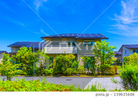 無電柱化とソーラー発電の閑静なエコタウン 無電柱化とソーラー発電の閑静なエコタウン 139635686