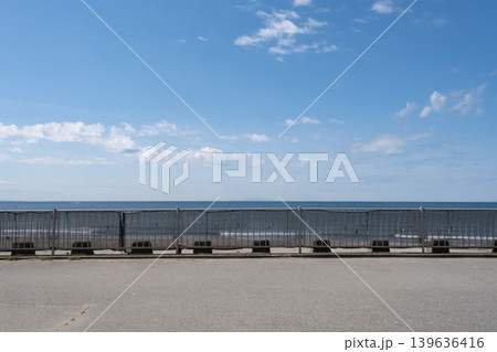 由比ガ浜海水浴場の風景 139636416