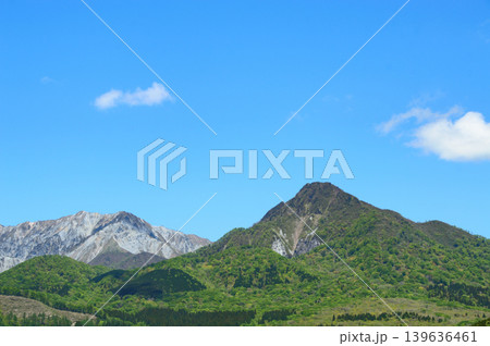 初夏の大山・鬼女台展望台から 初夏の大山・鬼女台展望台から 139636461