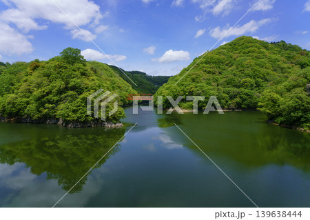 新緑美しい季節の帝釈峡　神龍湖 139638444