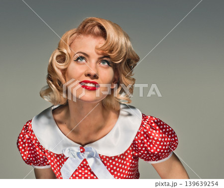 smiling retro blonde 139639254
