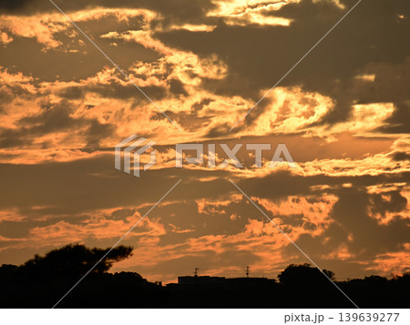 マーブル模様の夕焼け 139639277