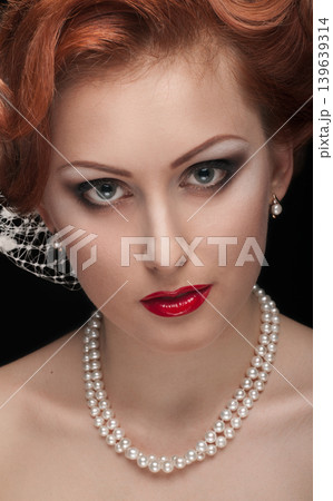 Woman with bright make-up 139639314