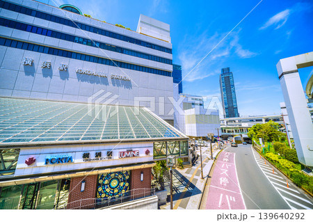 日本の横浜都市景観5月13日。横浜駅(東口)やザ・ヨコハマフロントタワーなどを望む 日本の横浜都市景観5月13日。横浜駅(東口)やザ・ヨコハマフロントタワーなどを望む 139640292